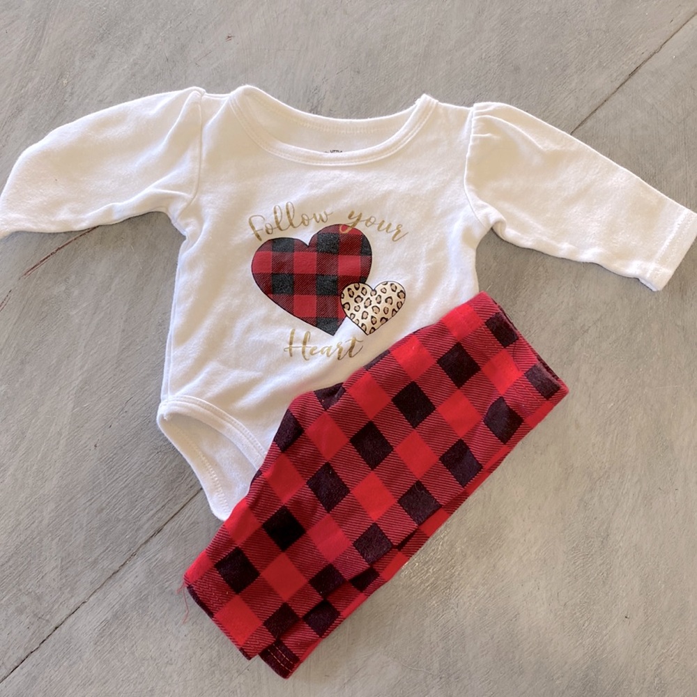 Gently worn baby girl outfit.